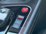 インテリジェントキーのプッシュスタートスイッチです。エンジンの始動はブレーキペダルを踏みながらこのスイッチを押すだけで始動できます
