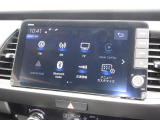 ナビゲーションは純正9インチメモリーナビ(LXM-242ZFNi)を装着しております。AM、FM、Bluetooth、フルセグTVがご使用いただけます。初めて訪れた場所でも安心ですね!