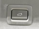 【パワーバックドア】スマートキーや運転席のボタンを押すだけでリアゲートが自動で開閉します!荷物を持っている時や、高い位置にあるバックドアを閉める際に便利な機能です♪