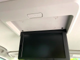 【フリップダウンモニター】家族や友人とお出かけする機会が多い方に大人気のフリップダウンモニター!大画面モニターで車内はエンタメ空間!退屈しがちな長距離ドライブも楽しい時間に変わります!