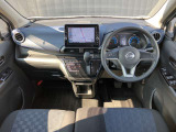 統一感のある広々とした運転席回り