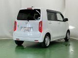後席の窓には外から車内が見えにくくなるプライバシーガラスを採用。周りを気にせずリラックスして過ごせます