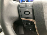 運転中、オーディオの操作をしてて、ハッとしたことはありませんか?ステアリングスイッチは、運転中でもハンドルでオーディオの操作が可能です。安全なドライブをサポートします。