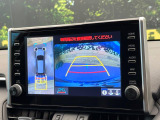 【パノラミックビューモニター】専用のカメラにより、上から見下ろしたような視点で360度クルマの周囲を確認することができます☆死角部分も確認しやすく、狭い場所での切り返しや駐車もスムーズに行えます。