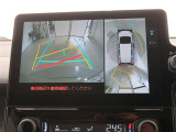 パノラマビューモニターで、後方を確認しながら安心して駐車することができます。運転初心者も熟練者も必須の機能ですよ!