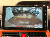 【バックカメラ】 駐車時に車両後方の様子を見ることができるので、運転の不安を軽くします。