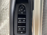 【パワーウインドウ】運転席のスイッチで、各席の窓ガラスの開閉ができます!あると便利ですよね!