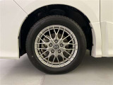 機敏さを引き立てる純正アルミ 205/55 R16 装着!