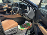 運転席はパワーシートを装備。ドライビングポジションも細かく調整できます。