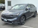LEDヘッドライト搭載の力強くエレガントなフロントフェイス。
