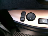 ドアミラーの鏡面の調節、格納は運転席からすべて操作できます!