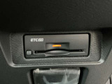 ETC2.0を装備。DSRC通信方式によって双方向通信することでカーナビと高速道路がリアルタイムに情報連携して、便利で快適なドライブ体験を提供します。