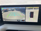 アラウンドビューモニターは4方向のカメラで真上から車を見たようにモニターで確認ができる日産の自慢の装備です。前後センサーにより移動物検知、障害物検知をして画面に表示。是非実際の車で体感してみてください