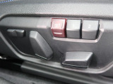 【メモリー機能付きパワーシート】運転手が代わってもボタン一つで設定ポジションに。常にご自身のドライブ設定が整います。