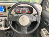 インテリアに合わせたデザインのステアリングは、運転される方のことも考え、運転しやすい形状、大きさです。是非一度、実際に触ってお確かめください。