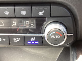 暑い夏の時期にとっても快適なシートベンチレーションを装備!シート内部に取り付けられたファンでシートの表面を換気して、涼しくしてくれます。