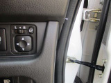 ドアミラーの鏡面の調節、格納は運転席からすべて操作できます!