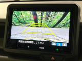 【バックカメラ】駐車時に後方がリアルタイム映像で確認できます。大型商業施設や立体駐車場での駐車時や、夜間のバック時に大活躍!運転スキルに関わらず、今や必須となった装備のひとつです!
