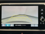 【バックカメラ】運転が苦手な方も車庫入れラクラクです!ギアをリバースに入れれば自動的に切り換わりますので、面倒な操作は不要です♪狭い駐車場もお車を傷つけず安心ですね!