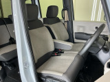 当車両は、次のお客様に気持ちよくお乗りいただくため、専門スタッフによる【徹底シートクリーニング】を施工済みです!