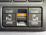 【両側パワースライドドア】スマートキーや運転席のスイッチで後席両側スライドドアの開閉が可能♪電動だから力を入れてドアを開ける必要が無く、小さなお子様でも簡単に開け閉めでき快適です♪