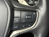 【ステアリングスイッチ右】手を離さずに様々な操作が可能です。