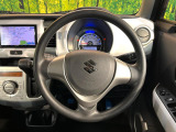 インテリアに合わせたデザインのステアリングは、運転される方のことも考え、運転しやすい形状、大きさです。是非一度、実際に触ってお確かめください。