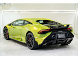 Rear Bonnet Shiny Carbon:リアボンネットはオプションのビジブルカーボンとなり、スポーティなルックスです。