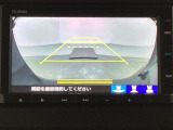 バックでの車庫入れも安心です! リアカメラが付いているバックモニター付のナビを装備しております。操作線もついており距離感も画面から確認できます。