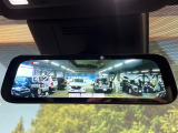 【デジタルインナーミラー】後席の大きな荷物や同乗者で後方が確認しづらい時でも安心!カメラが撮影した車両後方の映像をルームミラー内に表示。クリアな視界で状況の確認が可能です!
