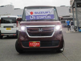 丸いヘッドライトが魅力の個性的なフロントデザイン!白い光と省電力の【キセノン(HID)ヘッドランプ】!
