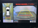 パノラミックビューモニター付きです。 車両を上から見たような映像をディスプレイオーディオ画面に表示。運転席からの目視だけでは見にくい、車両周辺の状況をリアルタイムでしっかり確認できます。