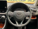 【純正革巻きステアリング】上質な革を使用することで、手にしっかり馴染みとても運転しやすいハンドルです♪
