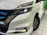 【LEDヘッドライト】悪天候や夜間走行時も良好な視界を確保し安心して運転できる高輝度LEDヘッドライトを装備!点灯速度が早く、消費電力も抑えられています。