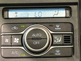 車内空調は&rdquo;AUTOエアコン&rdquo;にお任せ。運転に集中出来ますよ!