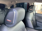 運転席と助手席のヘッドレストにはBOSEスピーカー内臓です。
