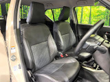 運転席まわりには十分なスペースがあり、大柄な方でもゆったり運転していただける環境です。