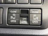 【両側パワースライドドア】スマートキーや運転席のスイッチで後席両側スライドドアの開閉が可能♪電動だから力を入れてドアを開ける必要が無く、小さなお子様でも簡単に開け閉めでき快適です♪