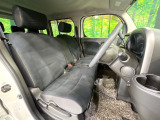 運転席シート廻りは使用感も少なく、良好な状態となっています。前オーナー様が丁寧に使っていたことがよくわかりますね。