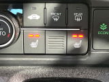 【シートヒーター】寒い日に重宝するシートヒーター!エアコンより早く温まってくれるので寒がりの人も安心ですね♪エアコンの温風は乾燥するから苦手、という方にもをおすすめです。