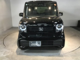 このフロントマスクは個性もいっぱい 人気の車です。