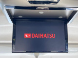 【フリップダウンモニター】大画面モニターで後席でもエンタメをお楽しみいただけます。小さなお子様にも大人気の装備です♪