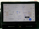 DCM(専用通信機)を装備したコネクティッドナビです。なお無償でのご利用期間は限定(令和10年9月まで)されています。詳しくは営業スタッフにお問い合わせください。
