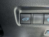 荷物の積み下ろしがぐっと楽になる「パワーバックドア」装備。  背の低い方や力の弱い方でも、無理なく操作出来ます。