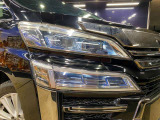 【LEDヘッドランプ】ハロゲンヘッドランプの約2倍の光量でより明るく遠くを照らし、夜間走行時の視認性を高める。さらに長寿命や、省電力も魅力。