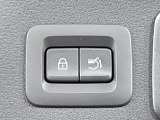 【パワーバックドア】スマートキーや運転席のボタンを押すだけでリアゲートが自動で開閉します!荷物を持っている時や、高い位置にあるバックドアを閉める際に便利な機能です♪