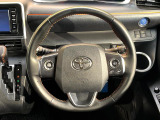 【純正革巻きステアリング】上質な革を使用することで、手にしっかり馴染みとても運転しやすいハンドルです♪