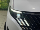 【LEDヘッドライト】悪天候や夜間走行時も良好な視界を確保し安心して運転できる高輝度LEDヘッドライトを装備!点灯速度が早く、消費電力も抑えられています。
