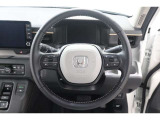 操作性に優れた運転席となります!小物入れや各ボタンの配置にこだわり、使いやすいです!座り心地もよく視認性も良好なのでロングドライブもお任せ下さい!