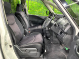 運転席シート廻りは使用感も少なく、良好な状態となっています。丁寧に使われていたことがよくわかりますね。